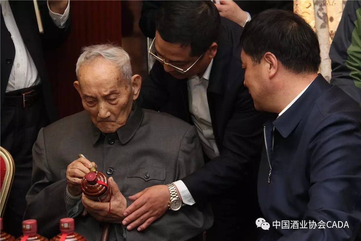 秦含章个人简介