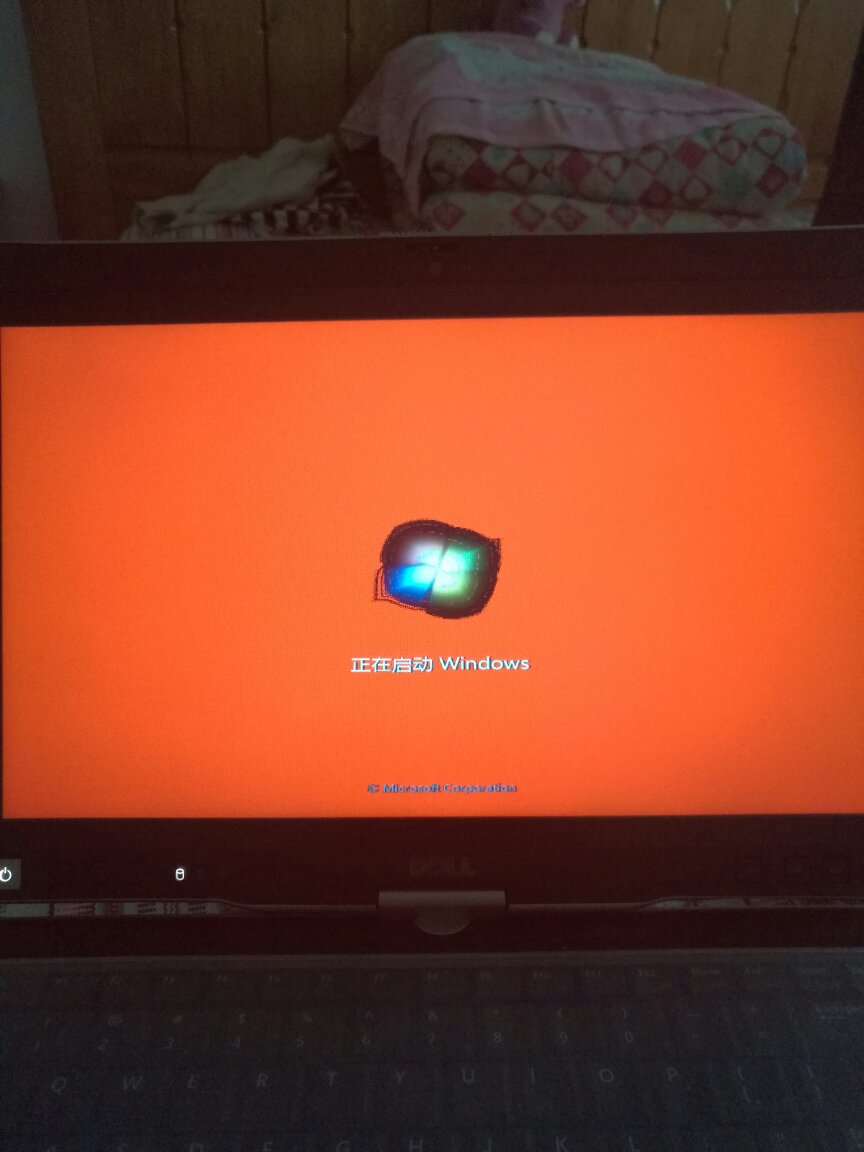 屏幕红屏是怎么回事,电脑屏幕突然变粉红色