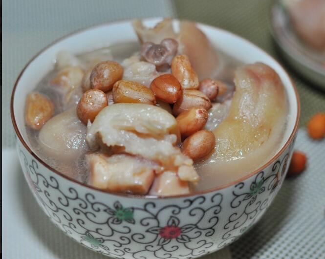 下奶猪手汤的做法,猪手怎么吃下奶的具体做法