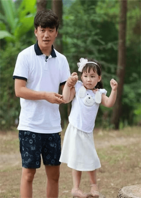 王宝强女儿叫什么,王宝强闺女是亲生的吗