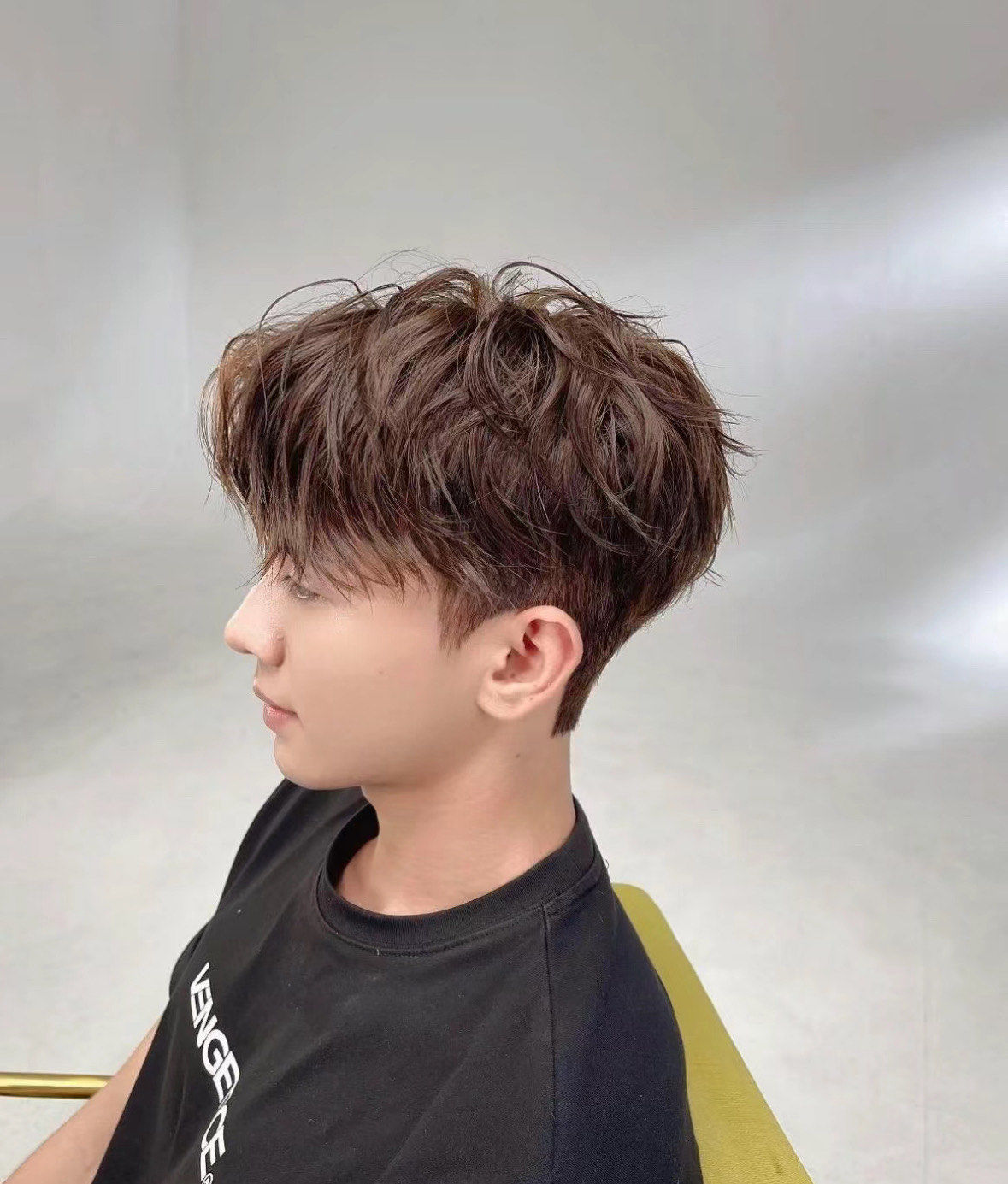 男生瓜子脸剪什么发型,男生瓜子脸适合剪什么头发