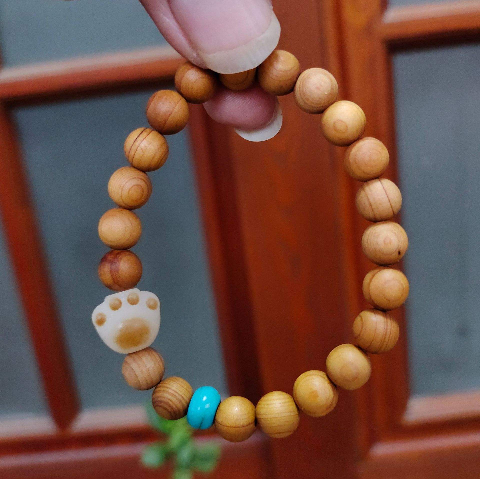 柏木手串的功效与作用,带什么木头的手串对身体有好处