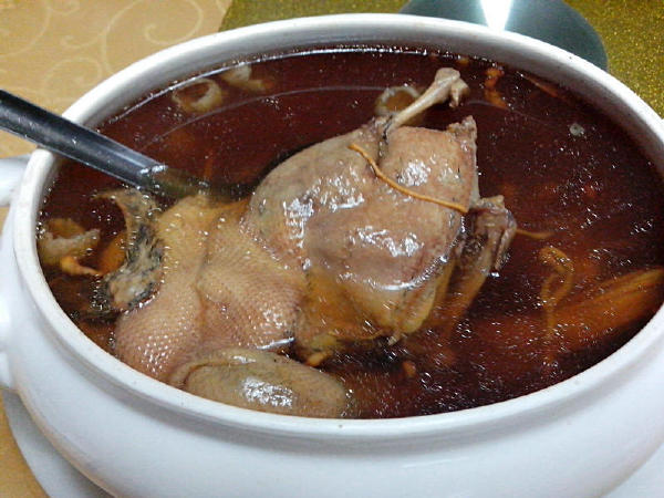 水鸭汤的做法,羊肚菌炖水鸭汤的做法