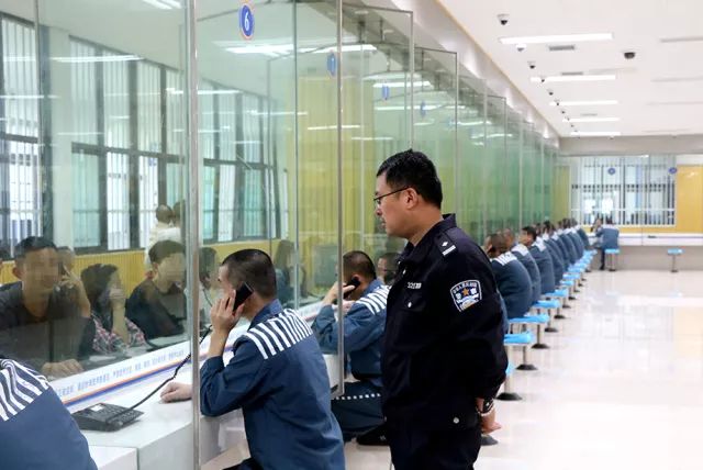 去监狱门口接人忌讳,去监狱门口接人,一般都是谁去