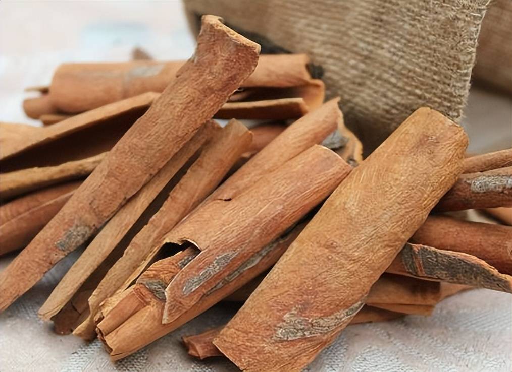 肉桂与桂皮的区别是什么?,肉桂和桂皮的区别?