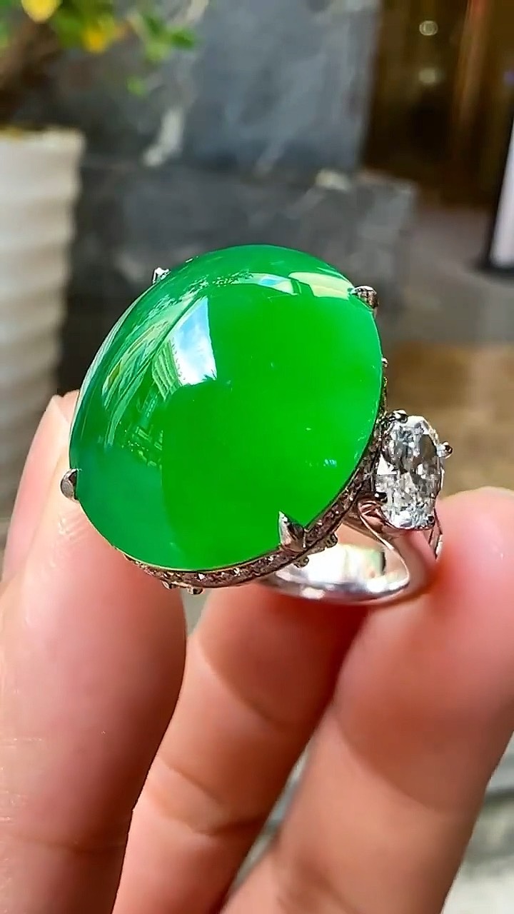 翡翠玉戒指佩戴翡翠戒指都有什么寓意,