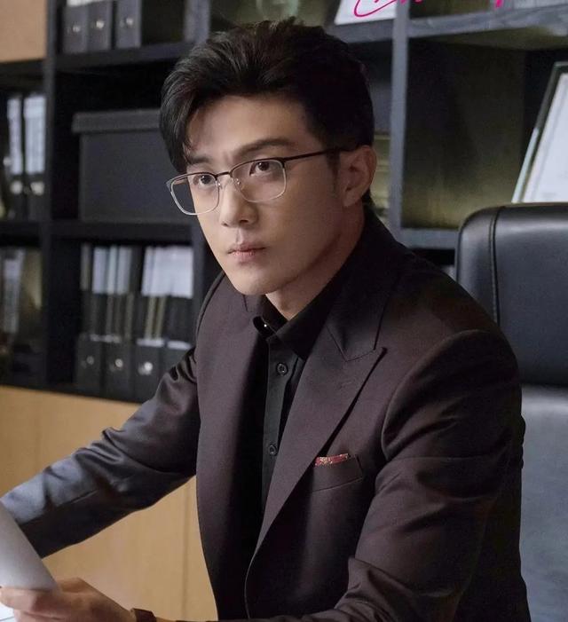 李泽锋个人资料李泽锋的资料简介,李泽锋个人资料简介,身高,年龄