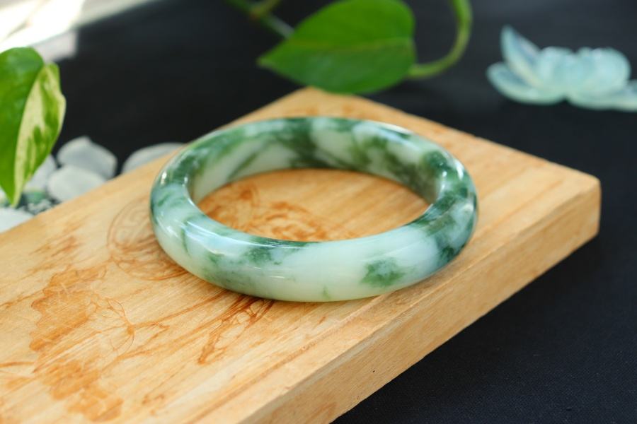 岫玉绿玉有什么功效和作用,岫玉绿玉有什么功效和作用禁忌