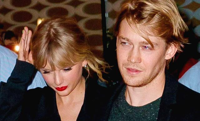 lovestory歌词,lovestory歌词中英对照