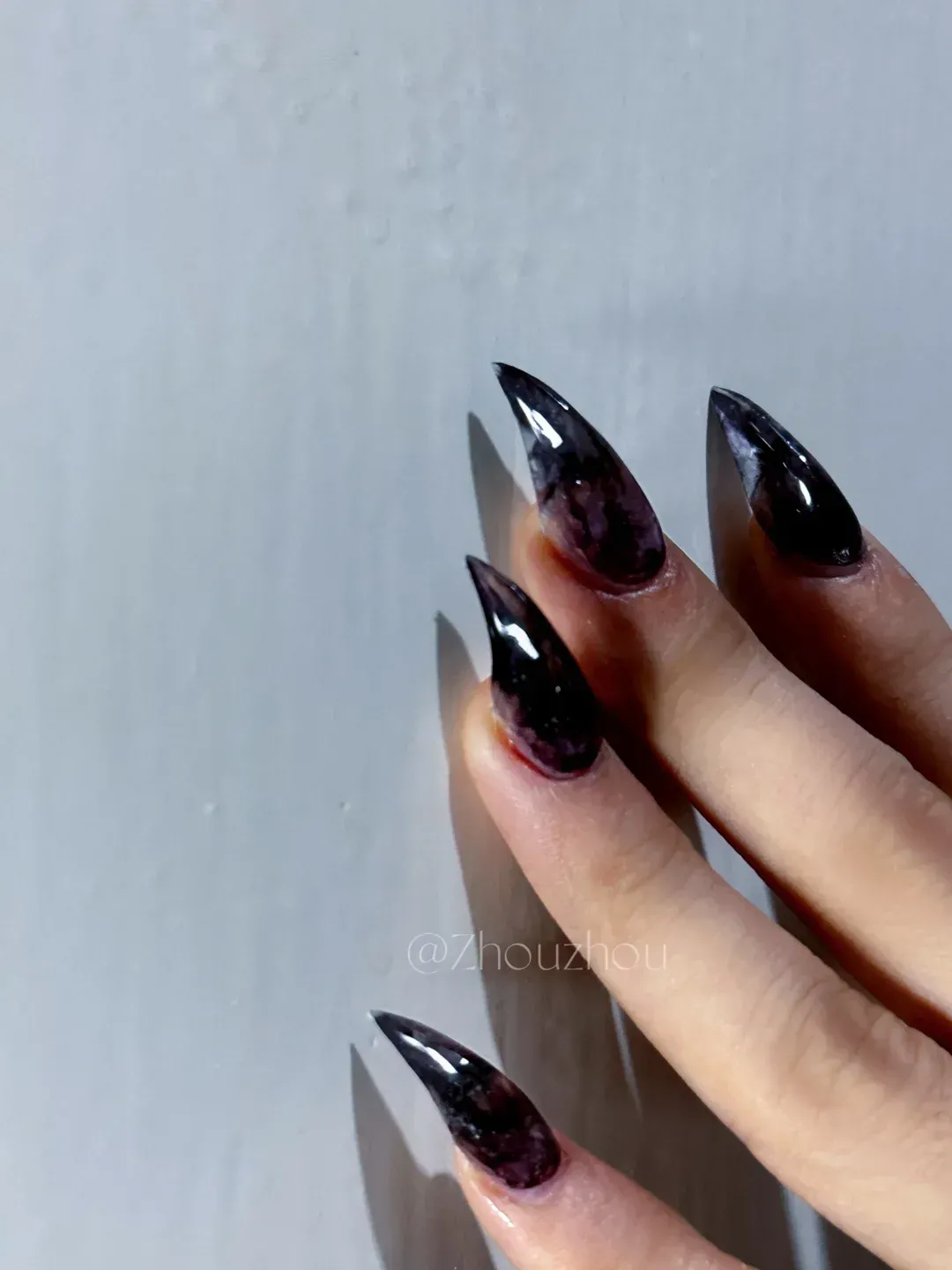 人的指甲是什么材料做成的?,人的指甲是什么材质的