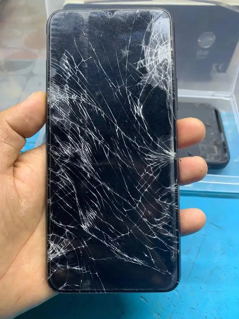 苹果内屏坏了多少钱修,苹果内屏坏了多少钱修一次