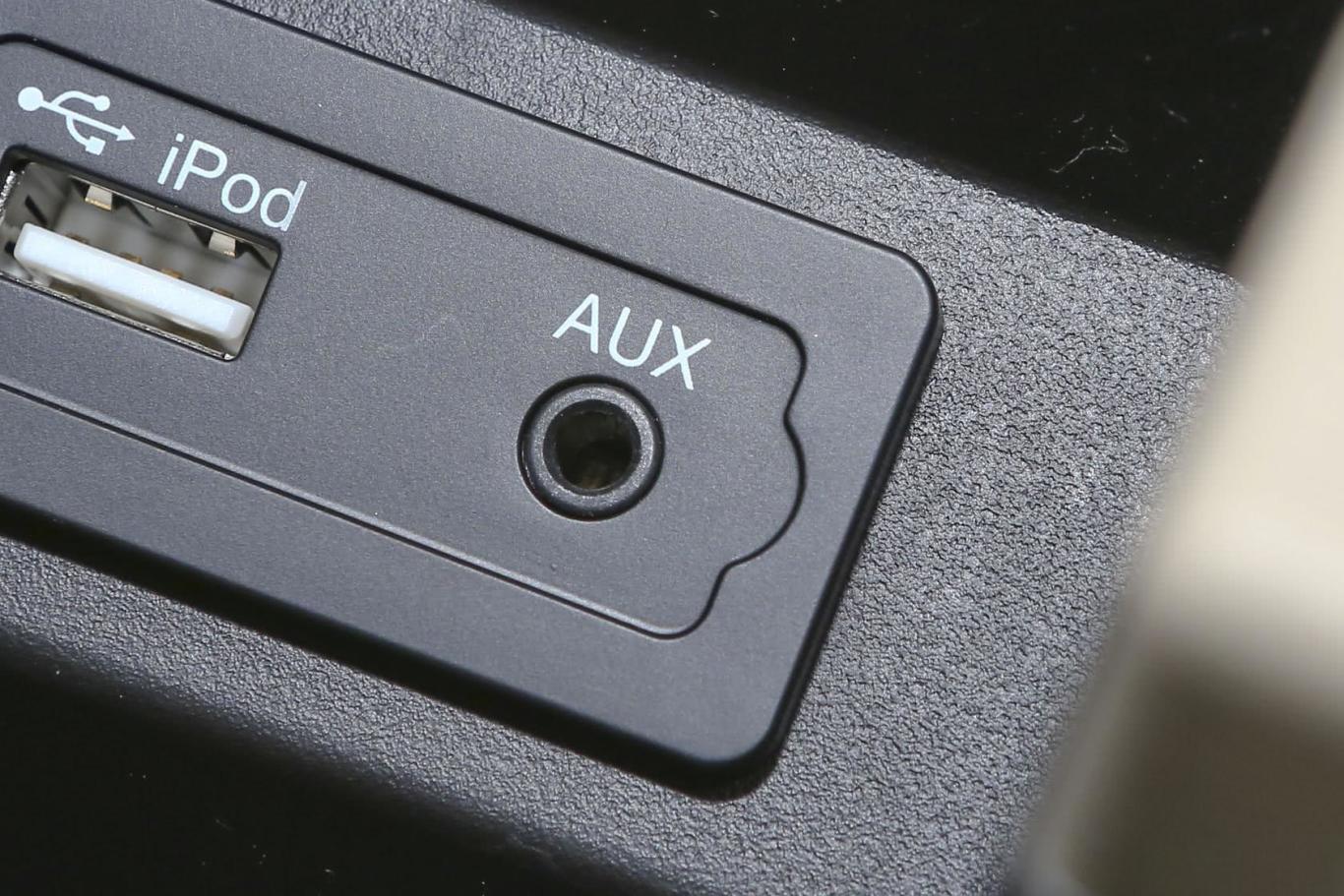 手机怎么连车上的AUX接口,手机如何连接汽车aux