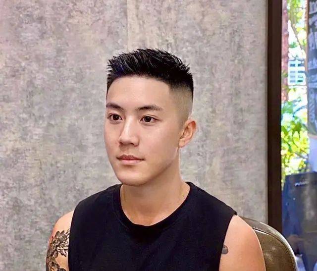 什么发型适合男胖子,胖男脸大头大适合什么发型