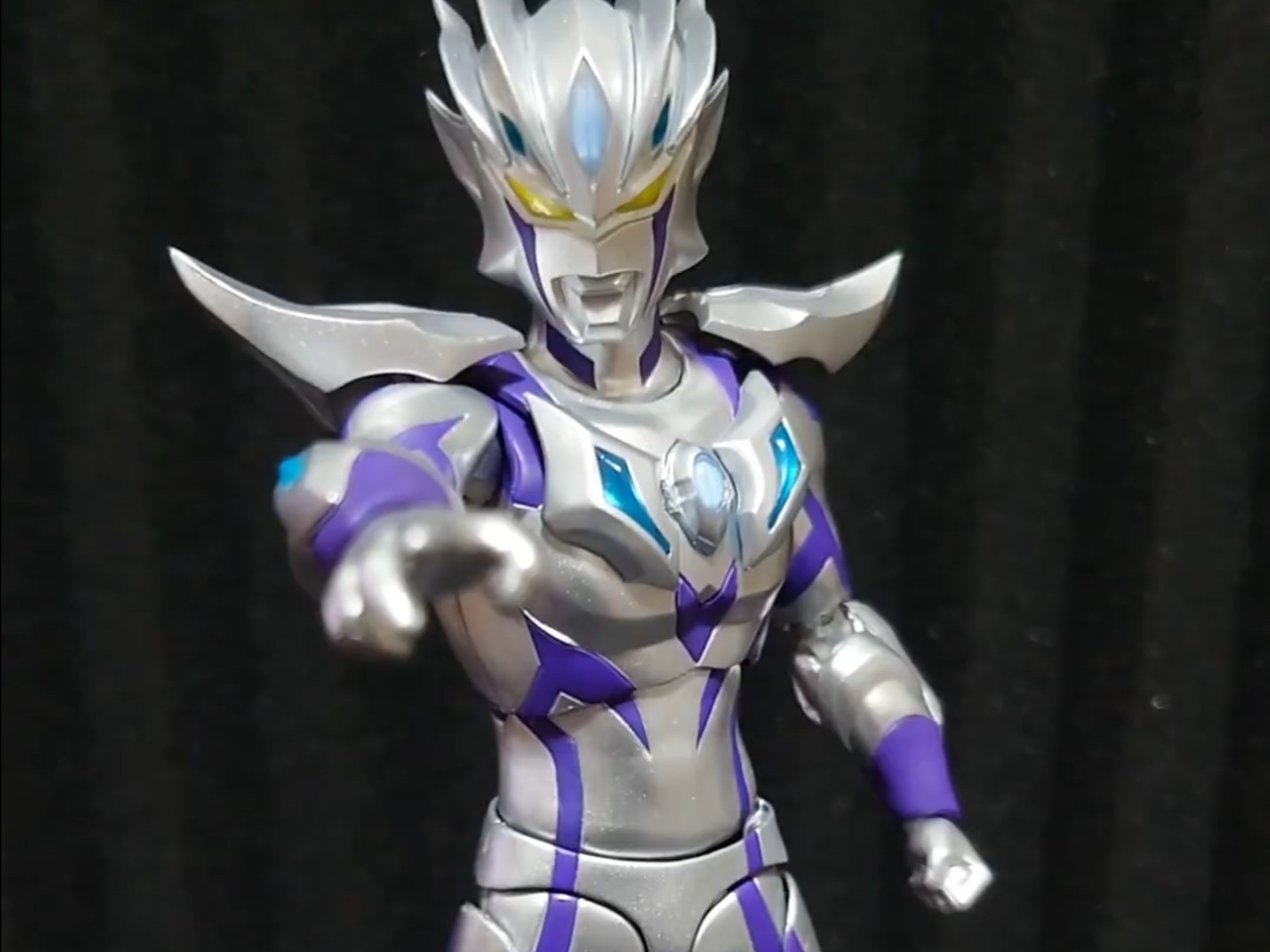 赛罗middot奥特曼简介,