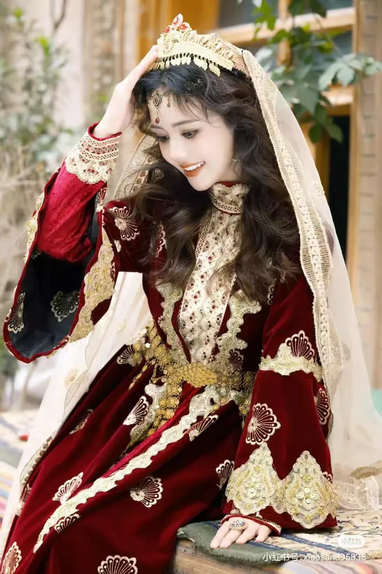 维吾尔族的民族服装是怎样的,