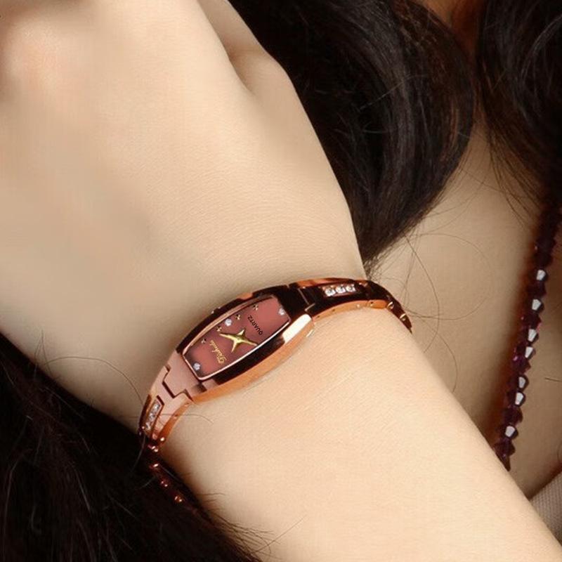 女士手表一般戴哪只手,女士的手表应该戴在哪个手上